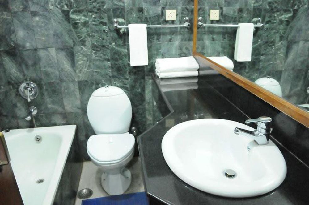 Hotel Clarion Катманду Екстериор снимка